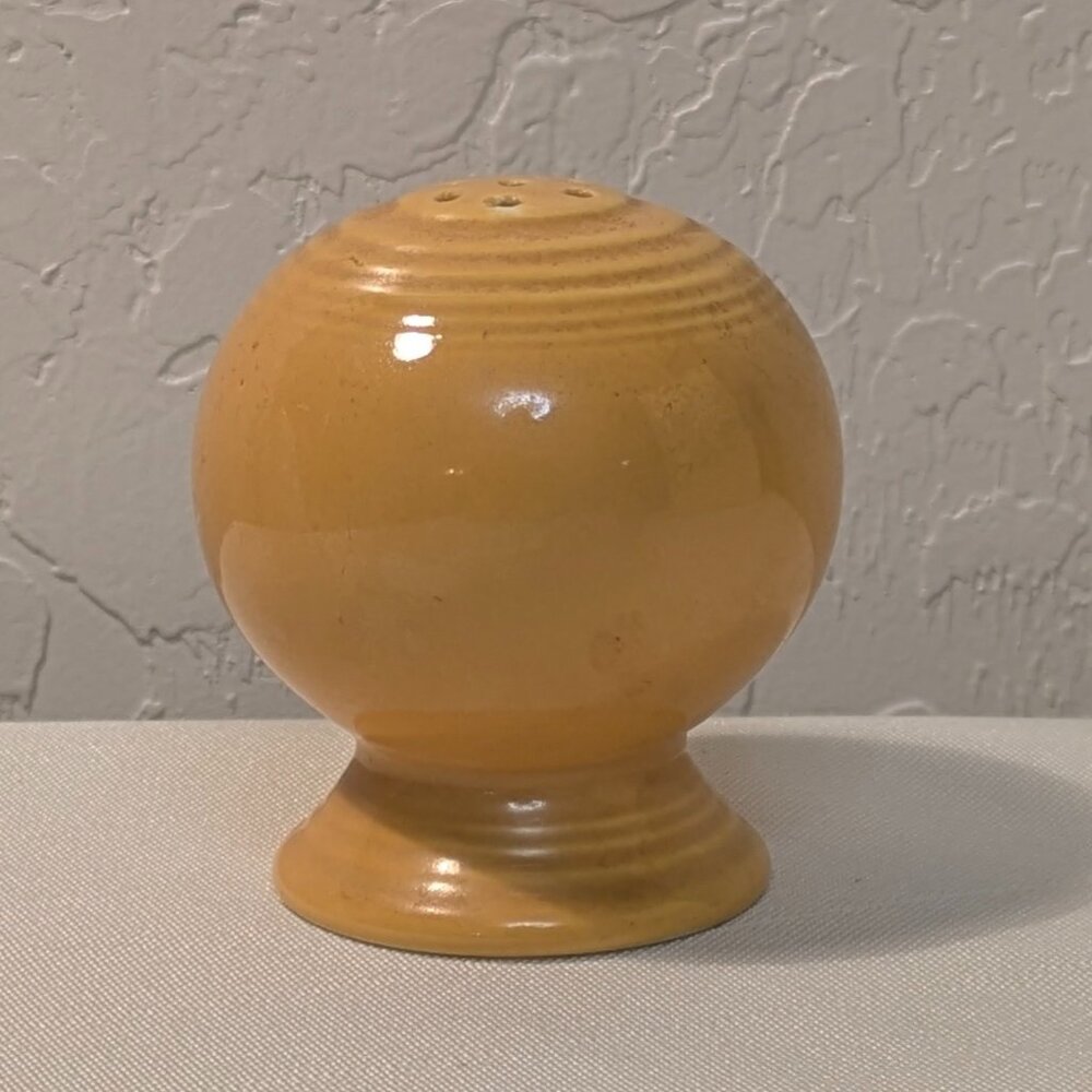 Vintage Fiesta Yellow Salt Shaker, Homer Laughlin 1936-1969